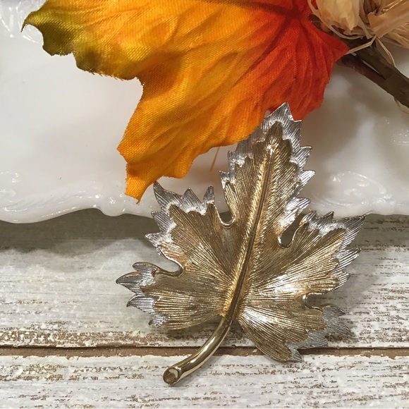 🌾[2/$28.00]🌾 Sarah Coventry Maple Leaf Pin - Picture 1 of 5